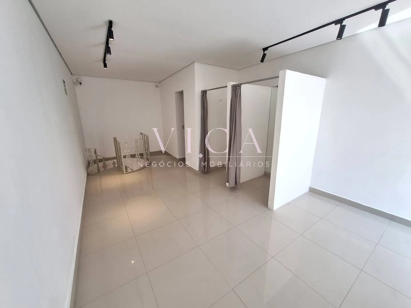 Imagem Sala para aluguel com 64m² 1 banheiro - por R$ 8.900,00 - Alphaville/SP