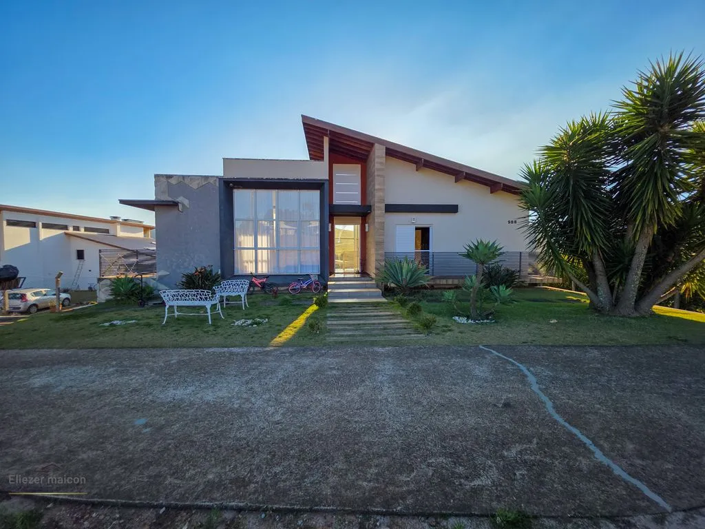 Foto do imóvel Casa com piscina a venda em condomínio fechado em Poços de Caldas