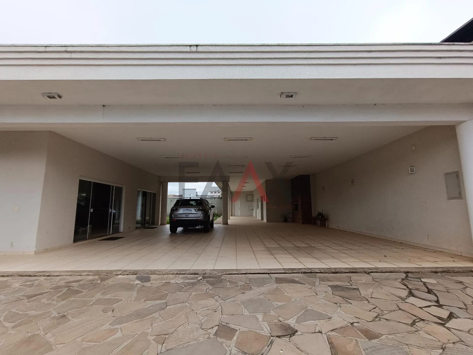 Imagem Sobrado com 9 dormitórios à venda,1000.00 m , CENTRO, GUARAPUAVA - PR