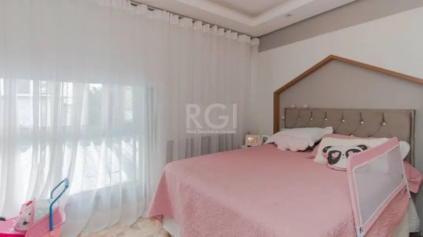 Imagem Apartamento de 3 dormitórios e 1 suíte no bairro Floresta em Porto Alegre