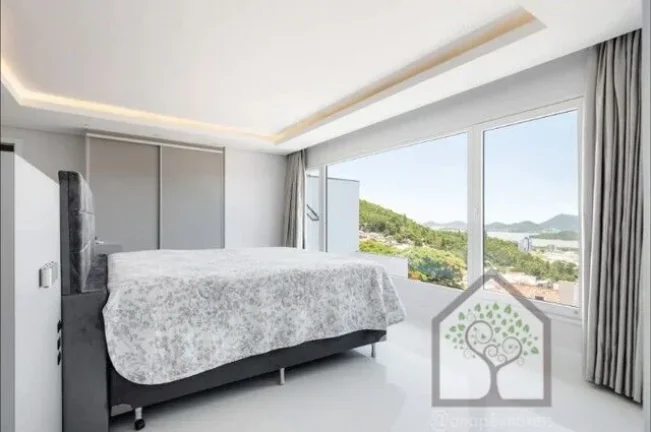 Imagem Casa Alto Padrão na Trindade