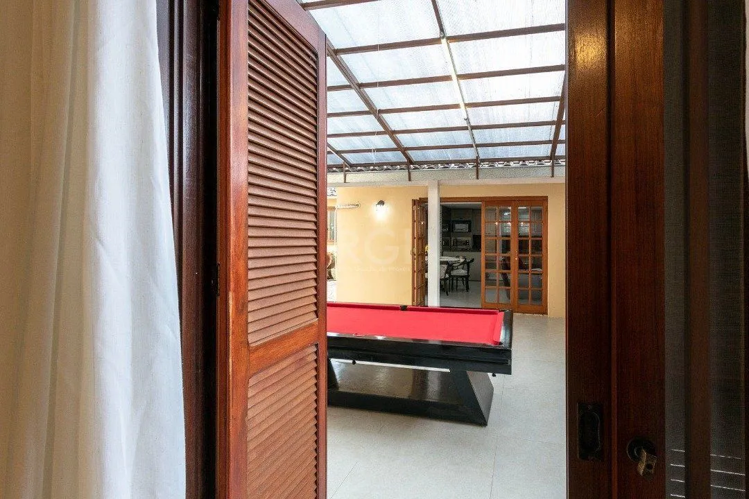 Imagem Casa para Venda - 293.76m², 3 dormitórios, sendo 1 suites, 6 vagas - Guarujá