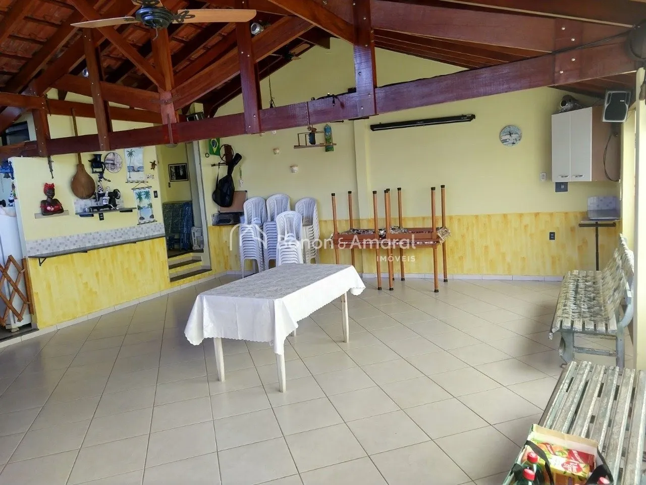 Imagem Casa com 4 Quartos e 3 banheiros à Venda, 400 m² no Jardim Chapadão