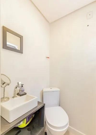 Imagem Apartamento na Cidade Baixa de 1 dormitório e dependência REFORMADO