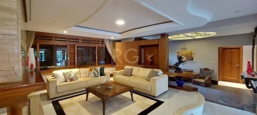 Imagem Excelente casa de 386m² com 04 dormitórios sendo 03 suítes.