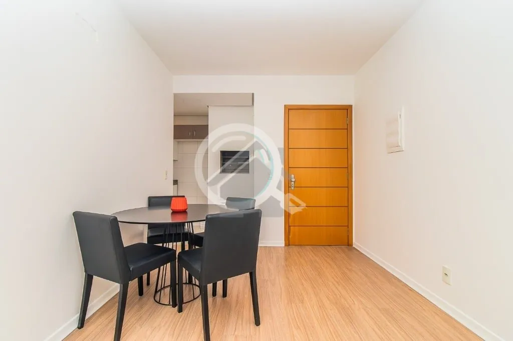 Imagem Apartamento semimobiliado com 61m², 2 dormitórios sendo 1 suíte, 1 vaga! Living para 2 ambientes ...