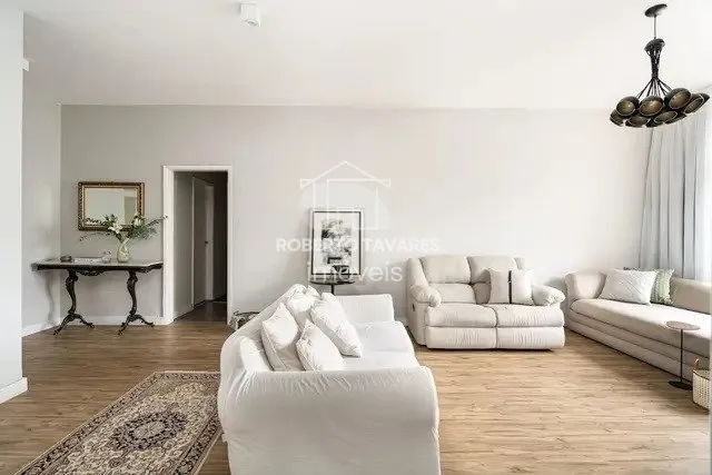 Imagem Apartamento com 294m², 5 dormitórios, 2 Suítes - 2 Vagas, para quem quer viver no sossego com grandes e deliciosos espaços, aqui é para viver em paz total. Esse imóvel é um achado, muito ensolarado, ótimo preço por m².