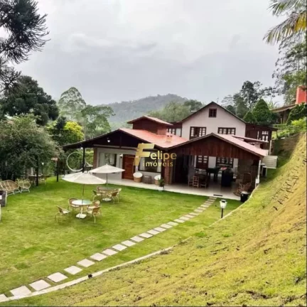 UM PARAÍSO EM MEIO A MATA ATLÂNTICA. CASA DE CAMPO MODERNA ALTO PADRÃO MOBILIADA COM PORTEIRA FECHADA.