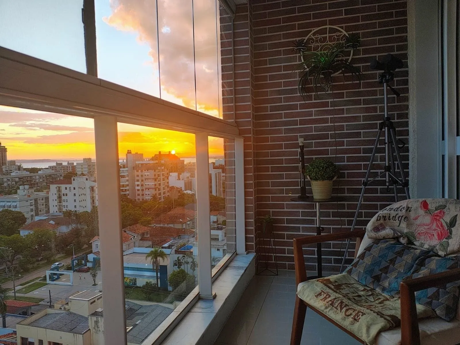 Imagem 3 suítes 2 vagas Menino Deus