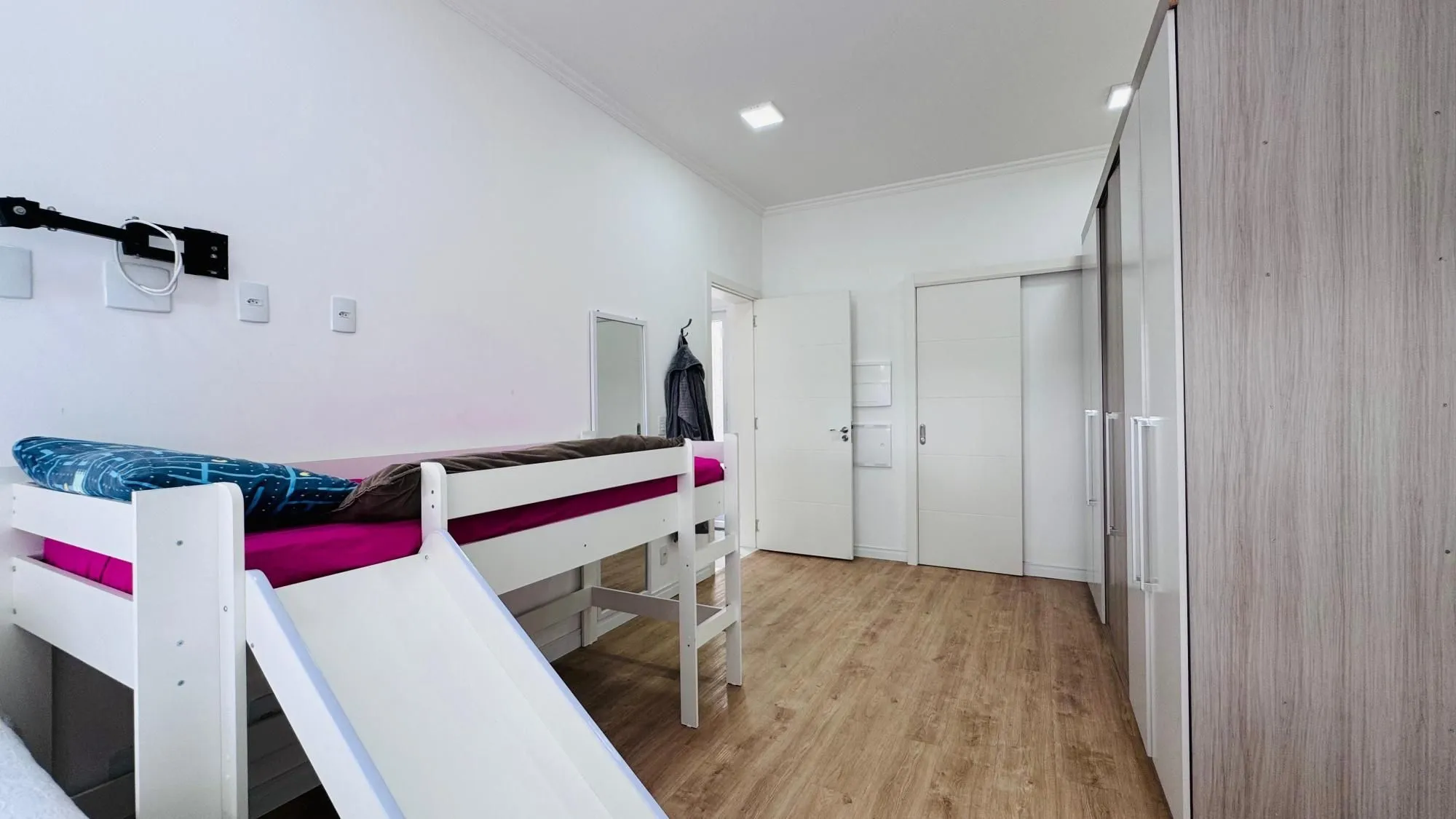 Imagem Casa em condomínio, 3 dormitórios, 1 suíte, 2 vagas Bairro Vale Ville