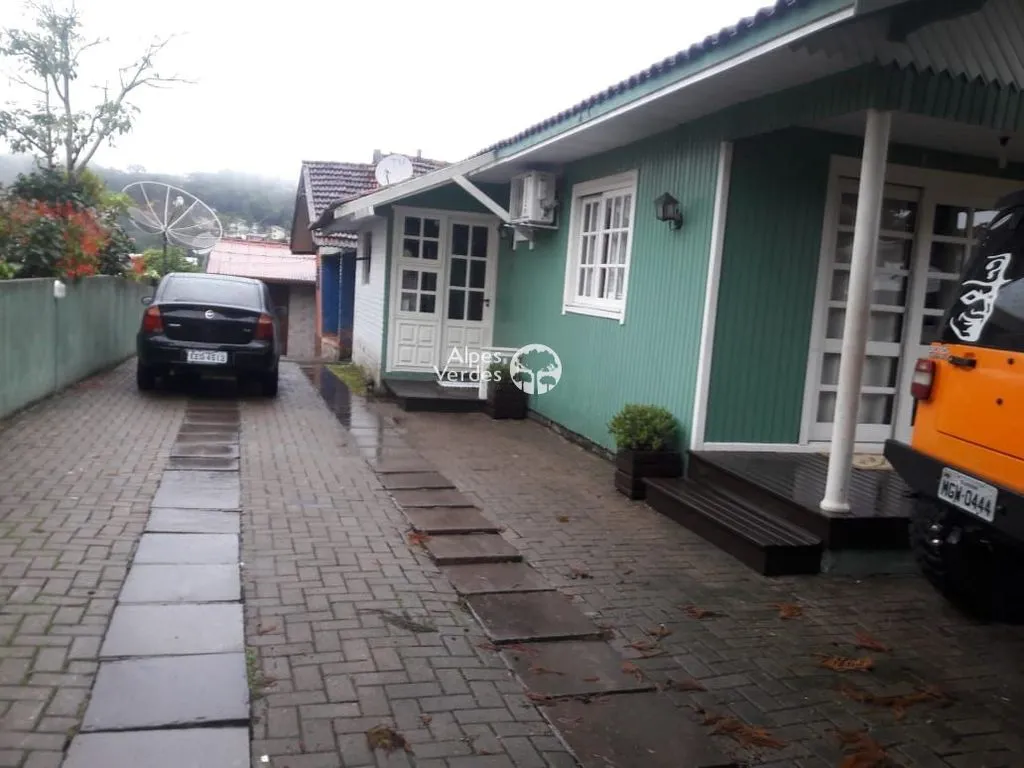 Foto do imóvel Vende-se casa com 3 casas no mesmo terreno a 5 minutos da Rua Coberta