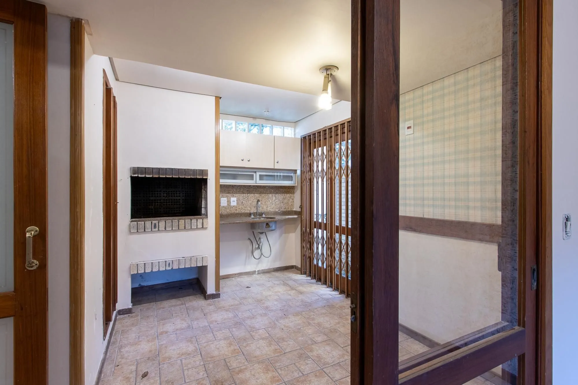 Imagem Casa 3 dormitórios, 1 suíte, 2 vagas - Bairro Camaquã