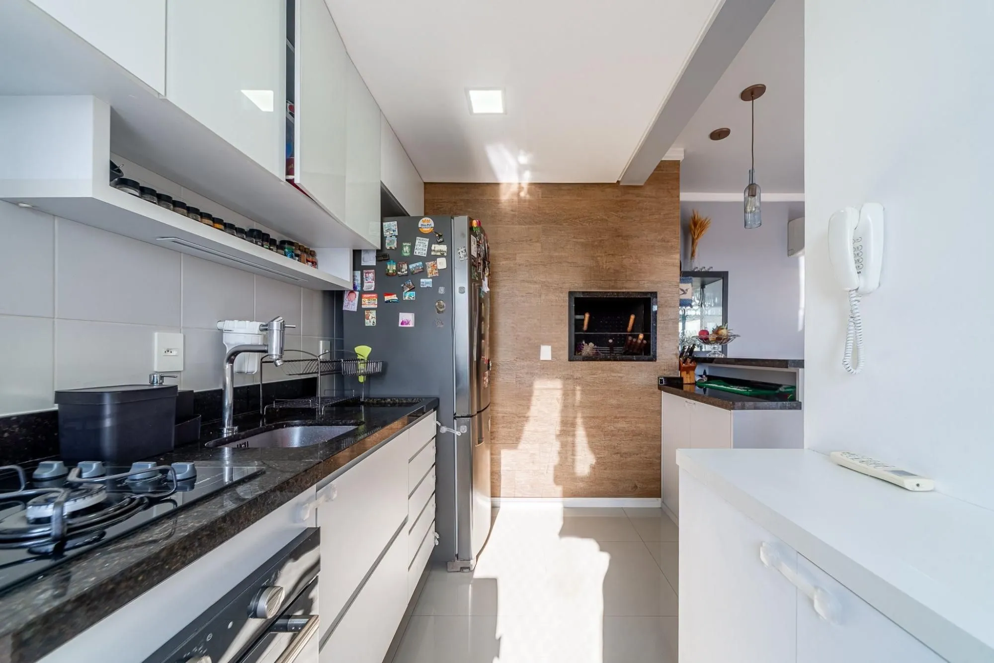 Imagem Apartamento 2 Dormitórios com Suíte e 2 Vagas no Petrópolis - 75m²