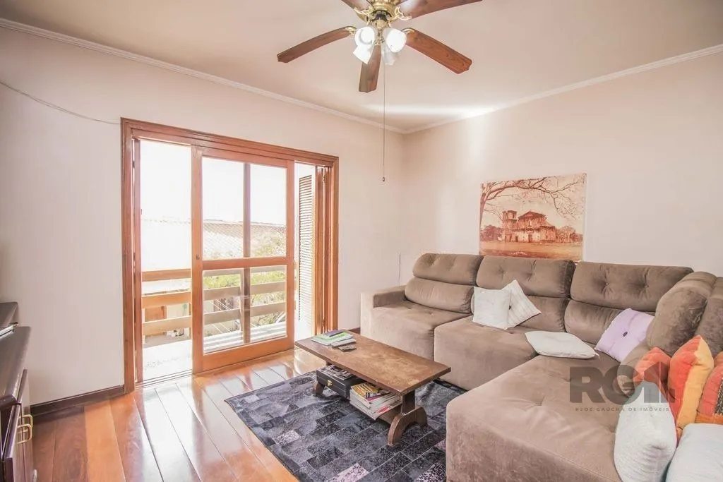Imagem Casa de 329m² - 4 dormitórios, 1 suíte, 6 vagas no bairro Vila Jardim