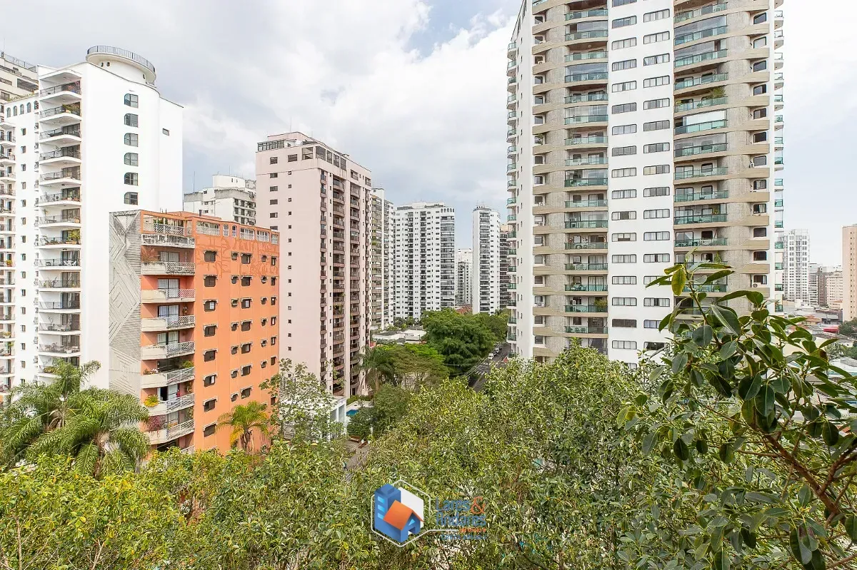 Imagem Apartamento para venda em Moema com 3 quartos, sendo 1 suíte, 210m²