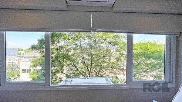 Imagem Apartamento de 2 dormitórios, 1 suíte e 1 vaga de garagem coberta e escriturada no bairro Floresta
