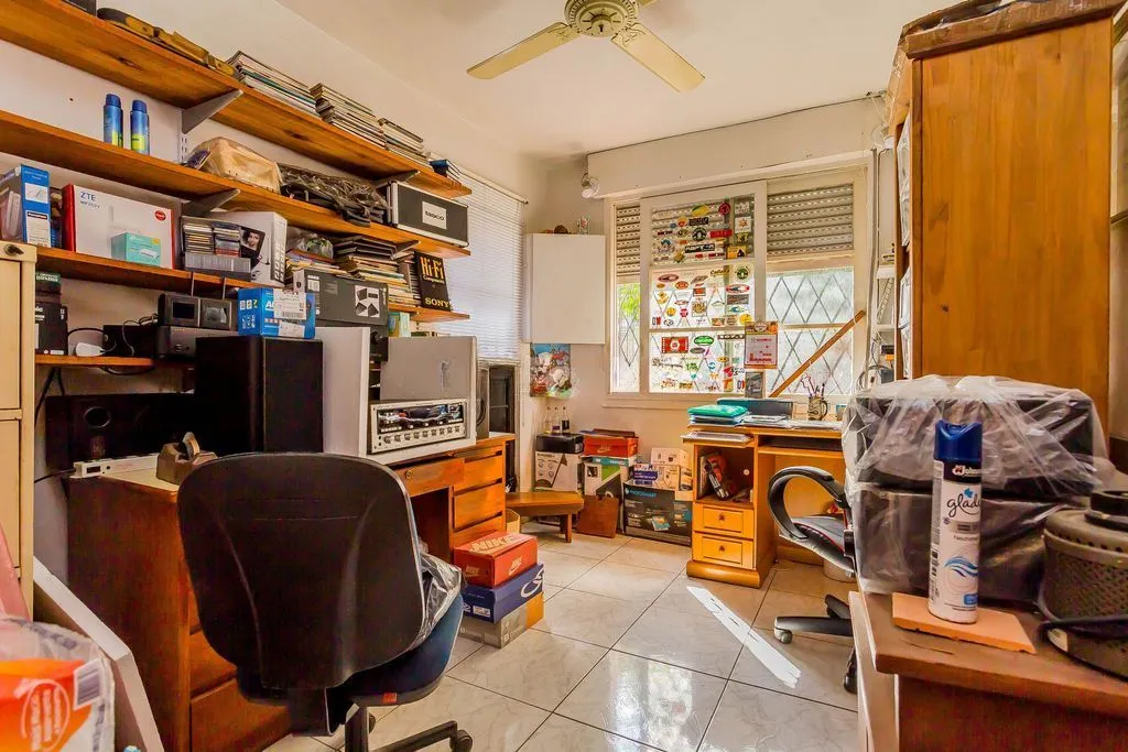 Imagem Casa de 6 dormitórios à venda No Bairro Jardim do Salso - Porto Alegre