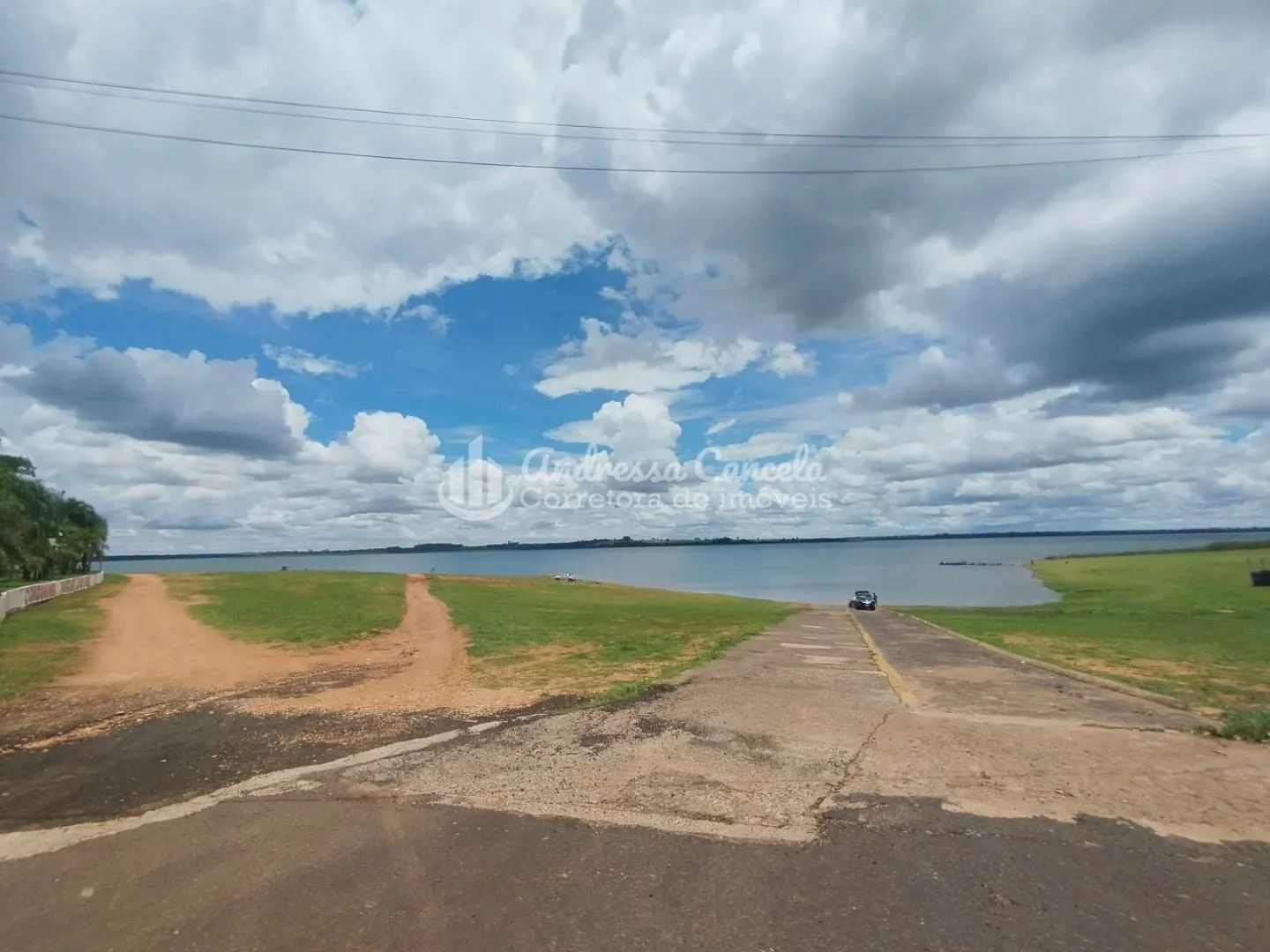 Imagem Rancho com 3 dormitórios à venda, 500 m² por R$ 3.090.000 - Condomínio Lago e Sol - Fronteira/MG