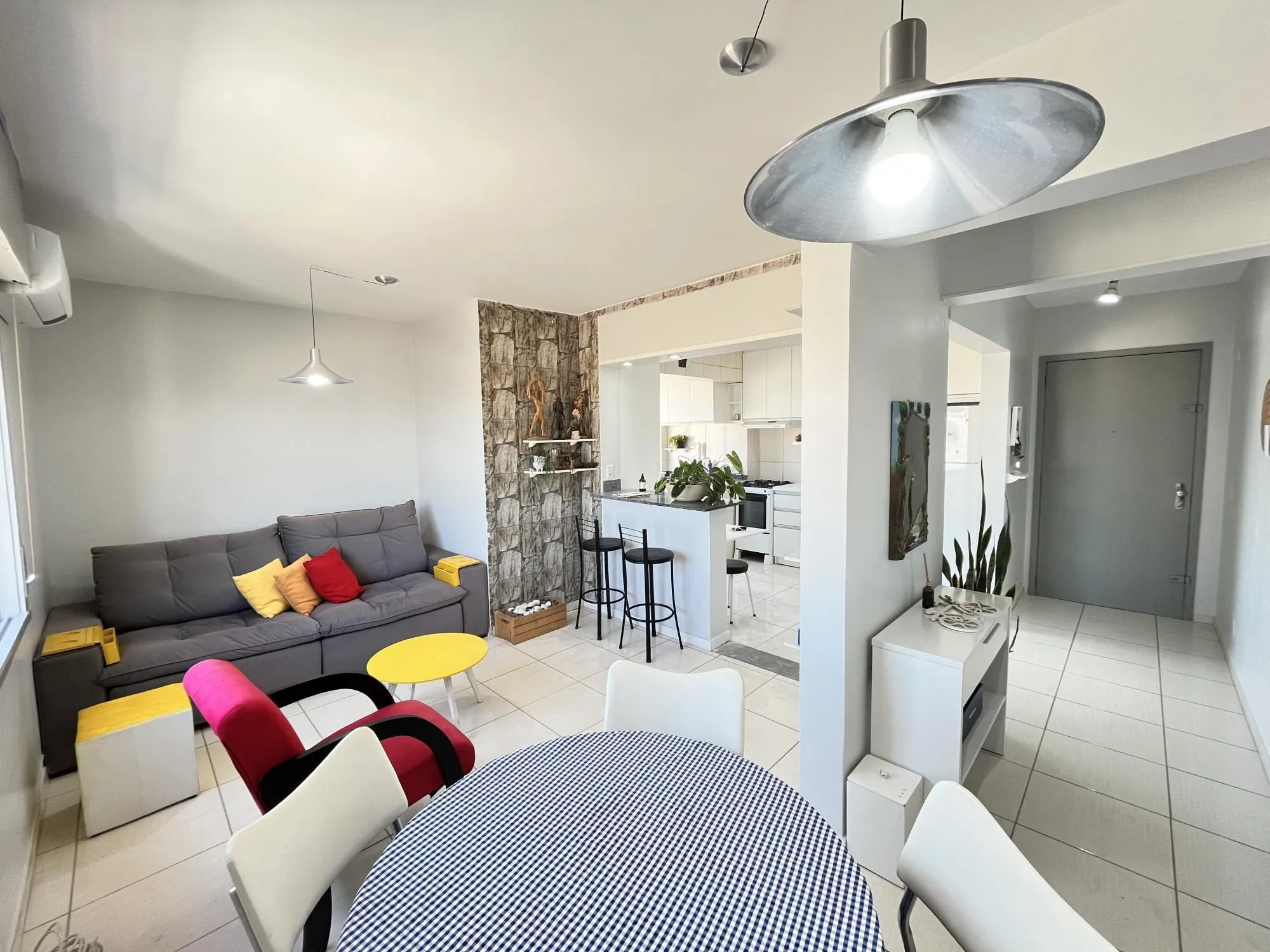 Imagem Apartamento de 2 quartos e 1 vaga de garagem no bairro Farroupilha em POA