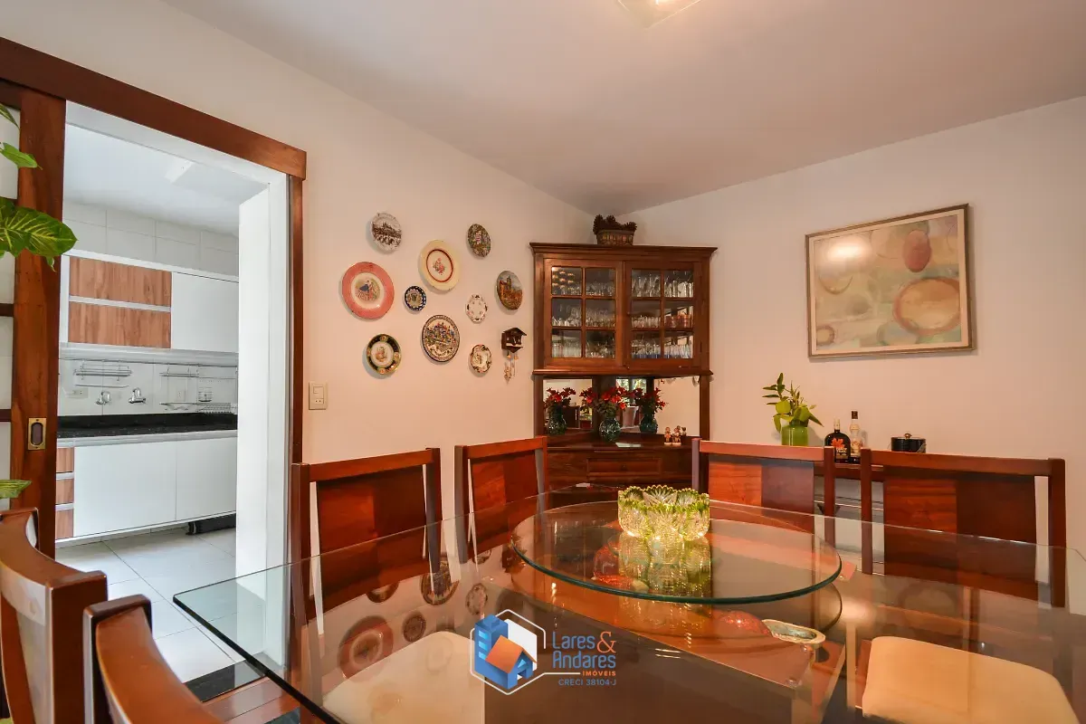 Imagem Sobrado para venda em Sumaré com 4 quartos, sendo 2 suítes, 190m²