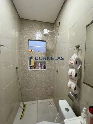 Imagem CASA COM 3 QUARTOS, 1 SUÍTE, VEREDA DA CRUZ, COND. FECHADO ACEITA CARRO