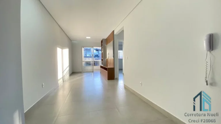 Imagem Apartamento, ensolarado, sacada com churrasqueira, 03 quartos c/suíte, na Praia dos Ingleses em Florianópolis -SC.