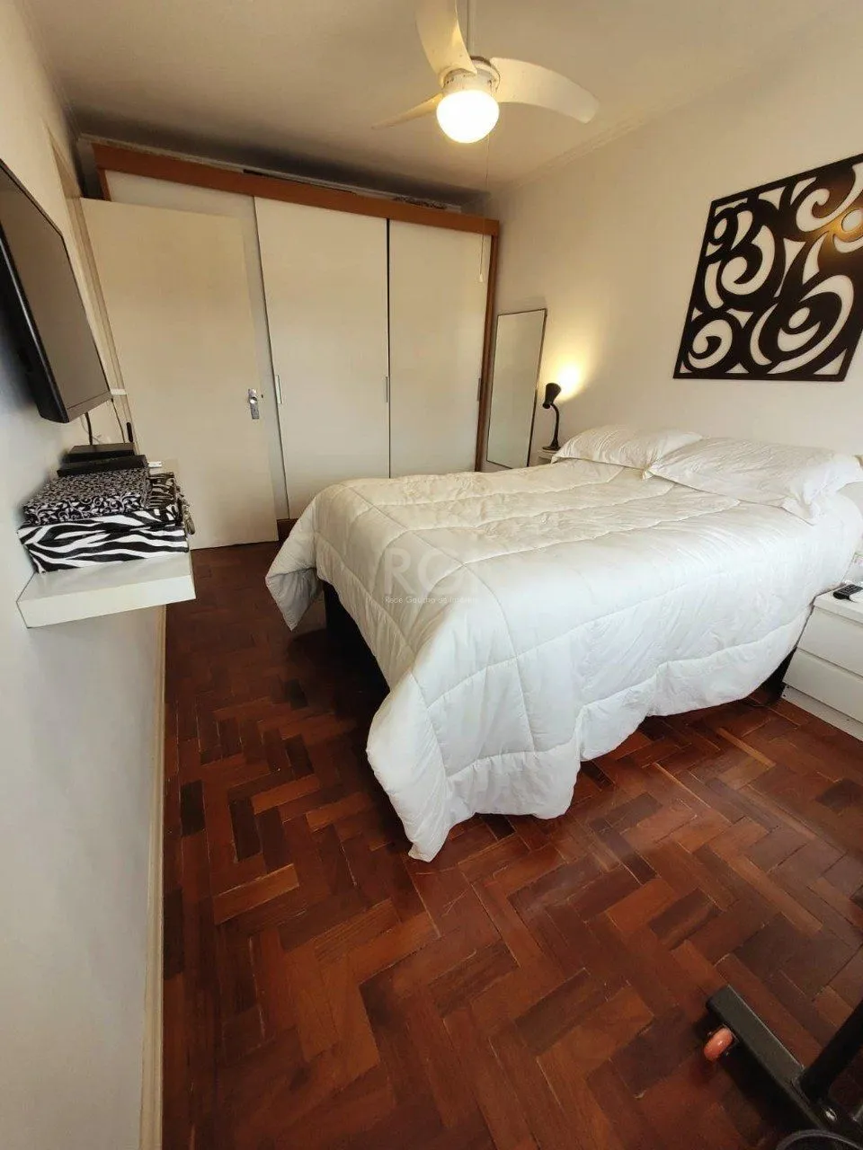 Imagem Apartamento para Venda - 100m², 2 dormitórios, 1 vaga - Menino Deus