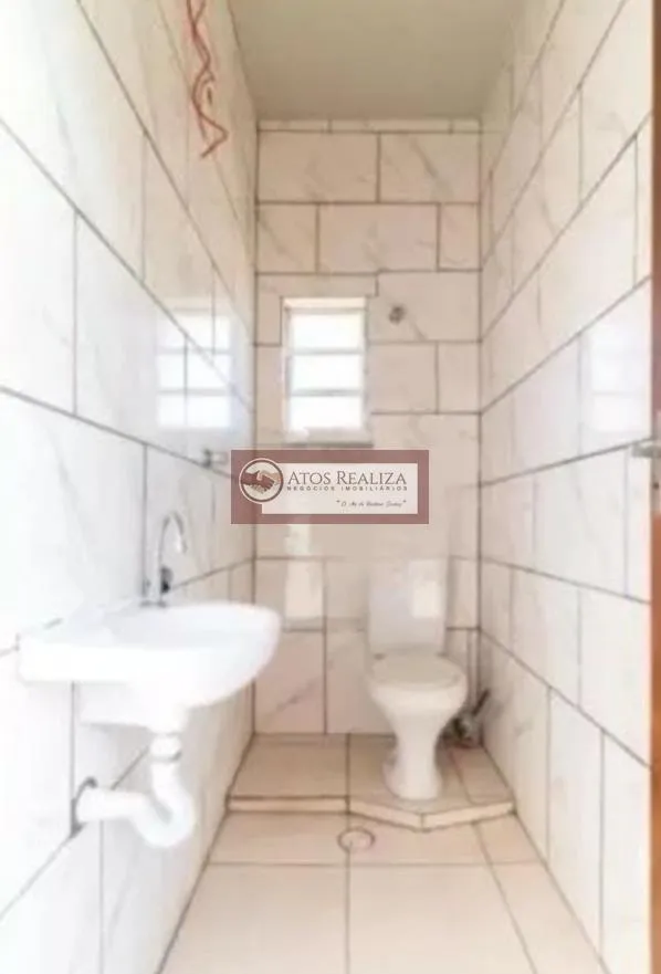Imagem Alugo Sobrado com entrada compartilhada no Jd Satélite -São Paulo. Com Sala, cozinha, banheiro, área de serviço, R$ 1.250. OBS: Com vaga de garagem R$ 1.450,00 Agende uma visita.