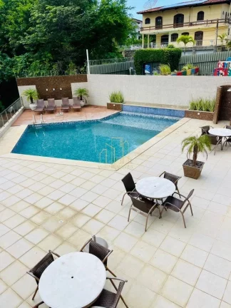 Imagem Apartamento amplo e bem localizado com quatro quartos e varanda a venda no Itaigara