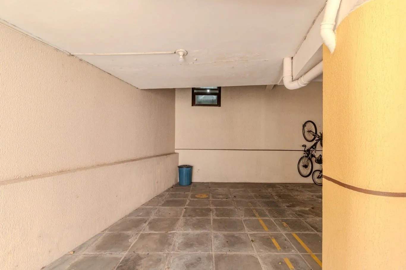 Imagem Apartamento de 2 dormitórios à venda em Vila Ipiranga, Porto Alegre.