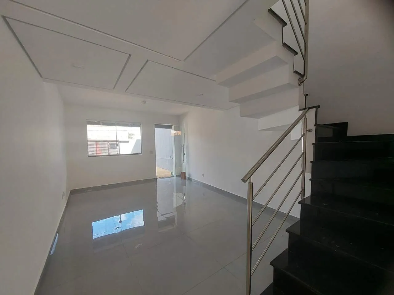 Imagem 2 QUARTOS+2 SUÍTES+VARANDA+ VAGA DE GARAGEM