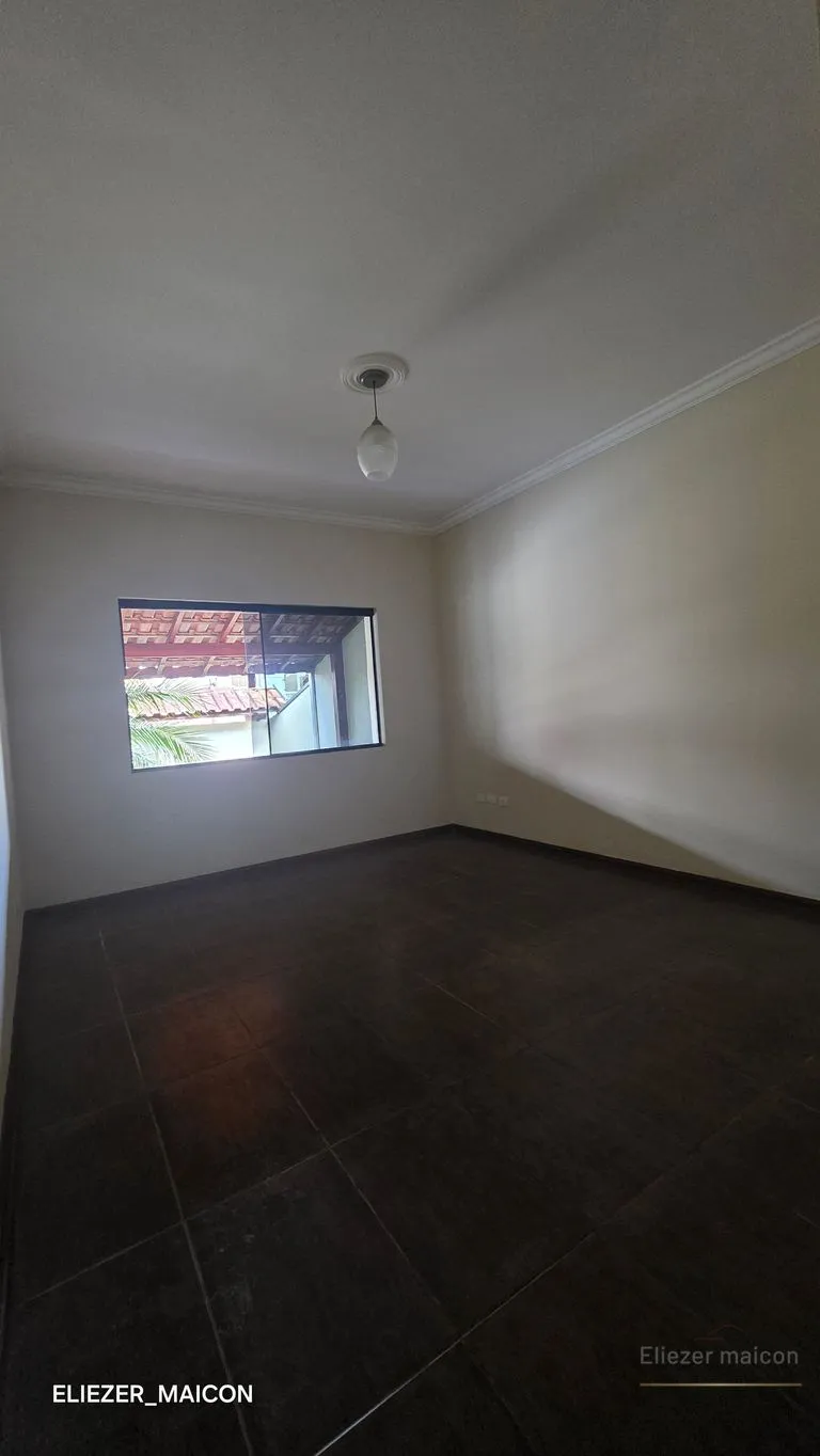 Imagem Casa térrea à Venda com 3 quartos no Jardim das Acácias, Poços de Caldas - MG