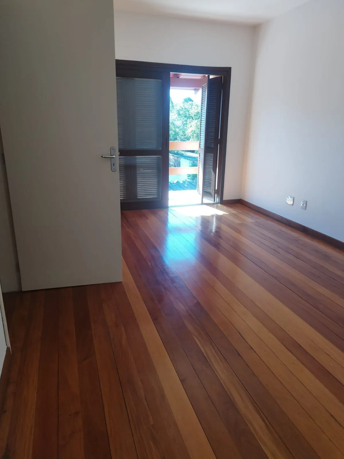Imagem Casa de 4 dormitórios com 250 m² de área privativa