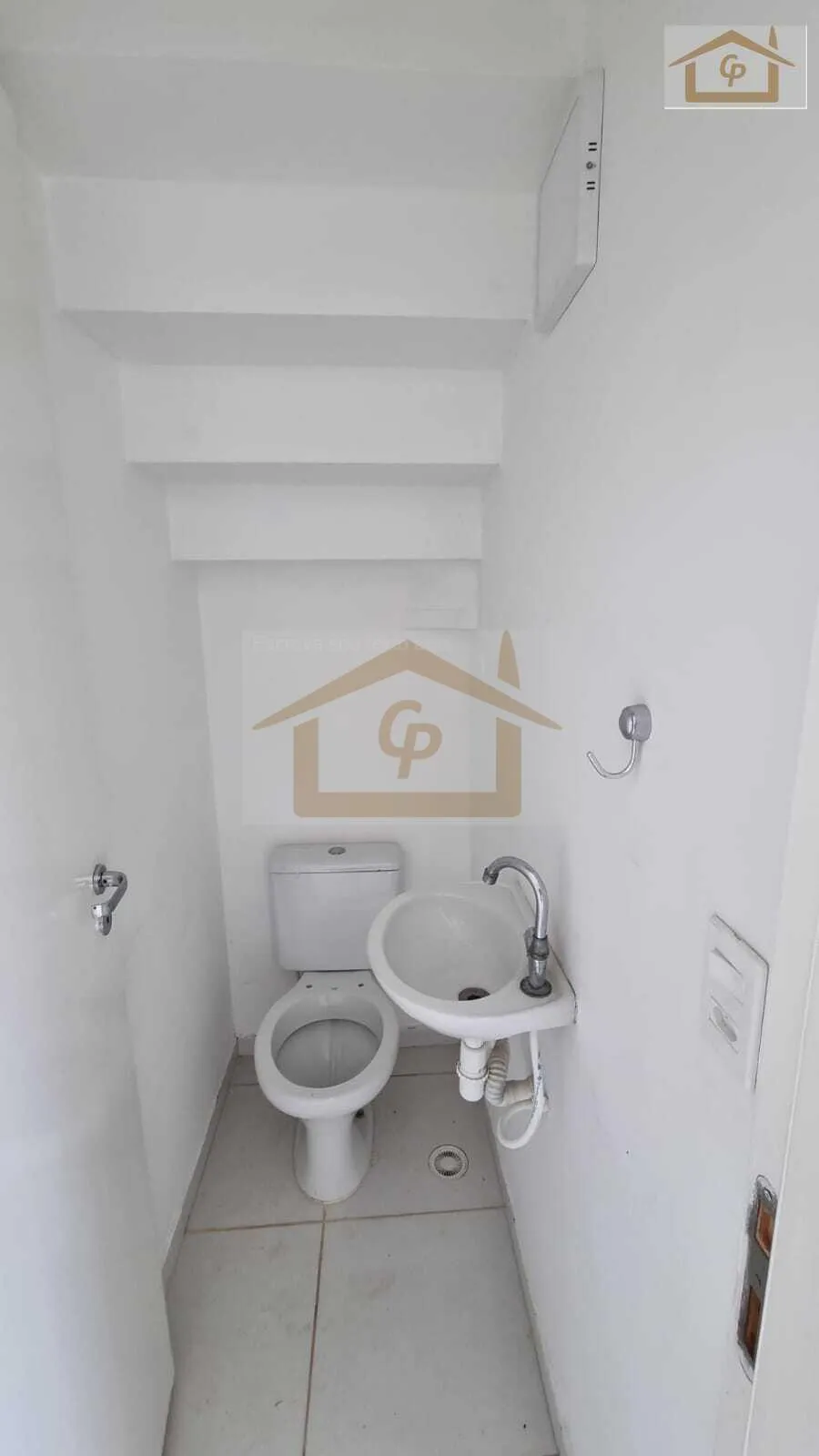 Imagem Casa com corredor lateral, 3 quartos sendo um suíte, 2 vagas