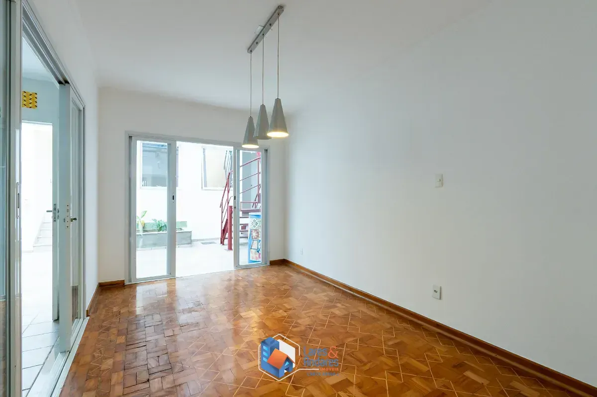 Imagem Casa para venda em Perdizes com 4 quartos, sendo 1 suíte, 171m²