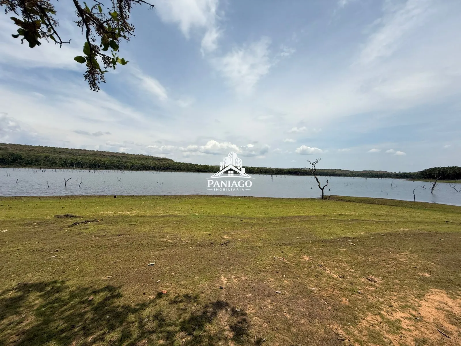 Imagem Chácara de 18 Hectares com Beira de Lago à Venda OPORTUNIDADE