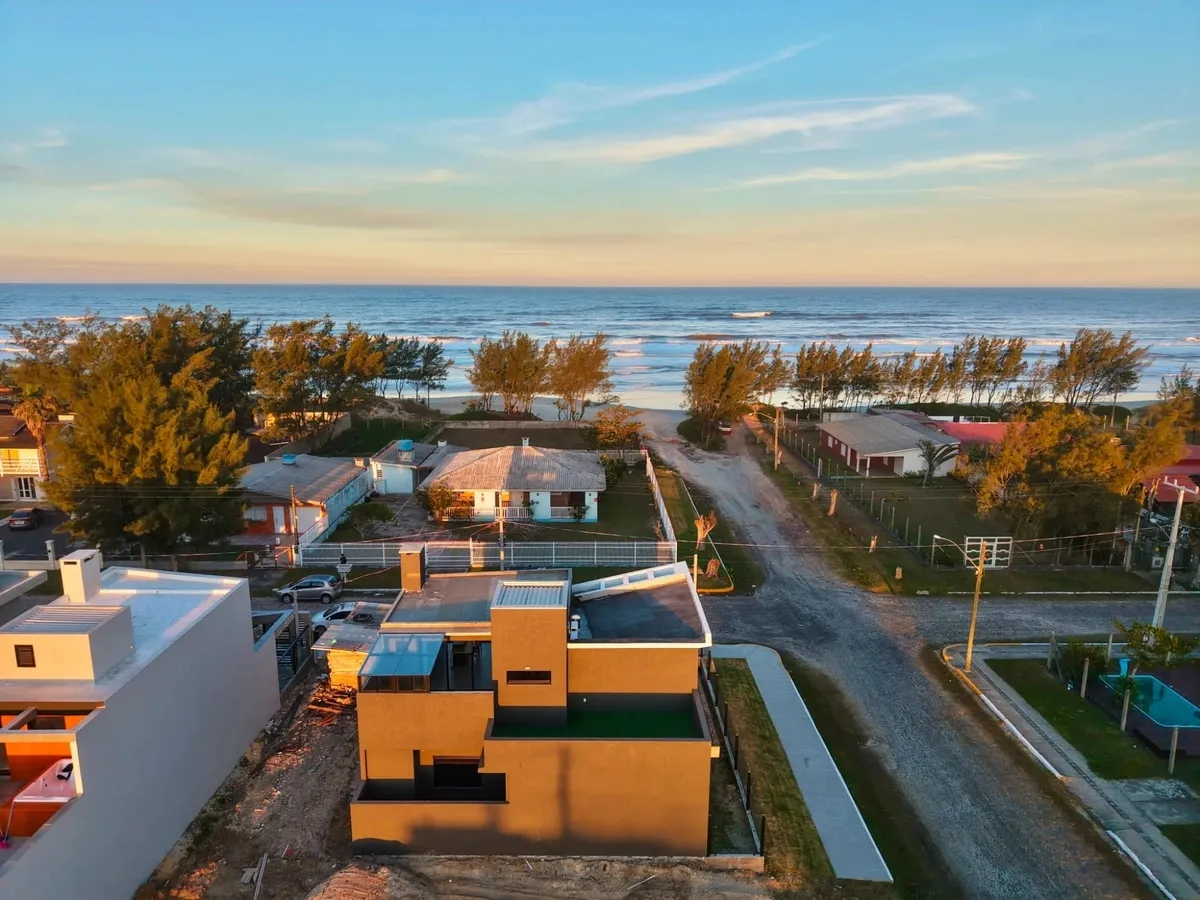 Foto do imóvel Casa 3 suítes com vista mar - Zona Norte, Capão da Canoa em Rua Argentina