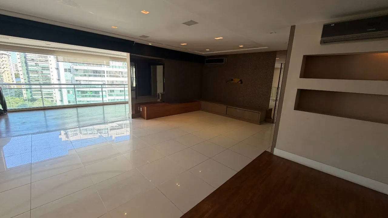 Imagem Excelente apartamento de frente à venda na Barra da Tijuca, dispondo de 157 m² de área construíd...