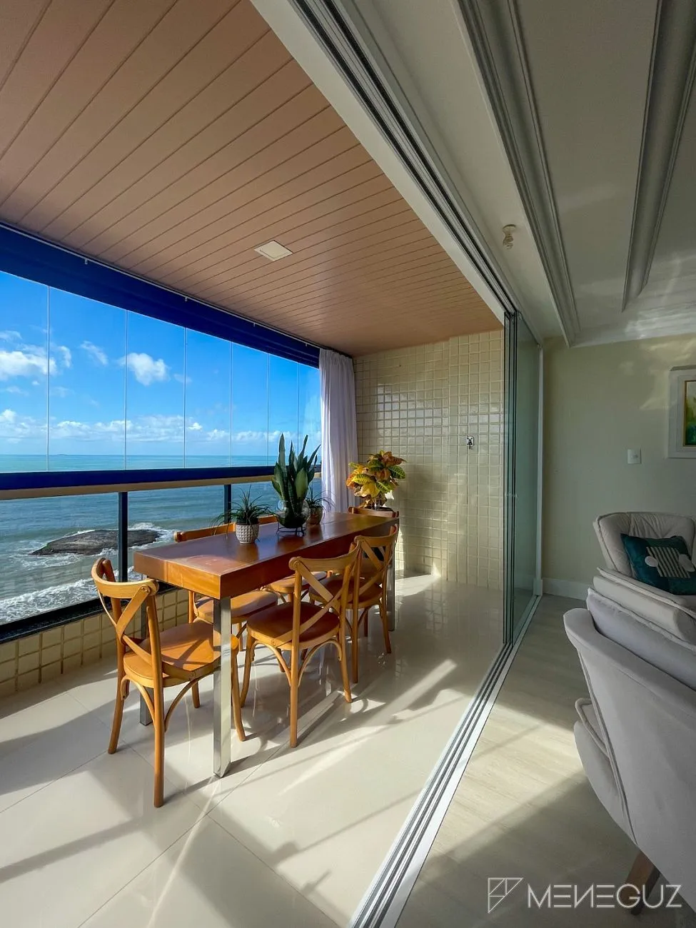 Imagem Apartamento de 03 quartos mais DCE completa na praia do morro de frente!