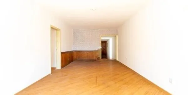 Imagem Apartamento no Petrópolis de 3 dormitórios e 2 vagas DESOCUPADO