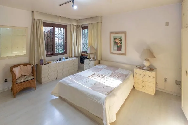 Imagem Casa para Venda - 420m², 5 dormitórios, sendo 2 suites, 6 vagas - Nonoai