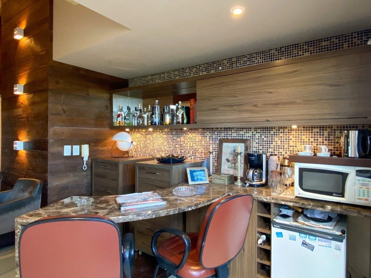 Imagem Sala mobiliada, com churrasqueira para happy hour e vista para o Guaíba