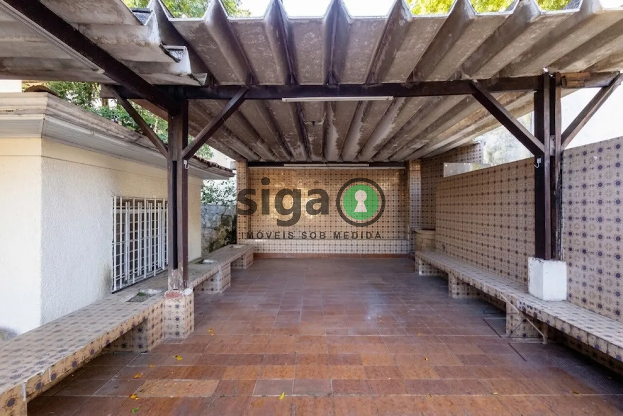 Imagem Casa a venda no bairro do Pacaembu, com 4 quartos e 4 vagas.