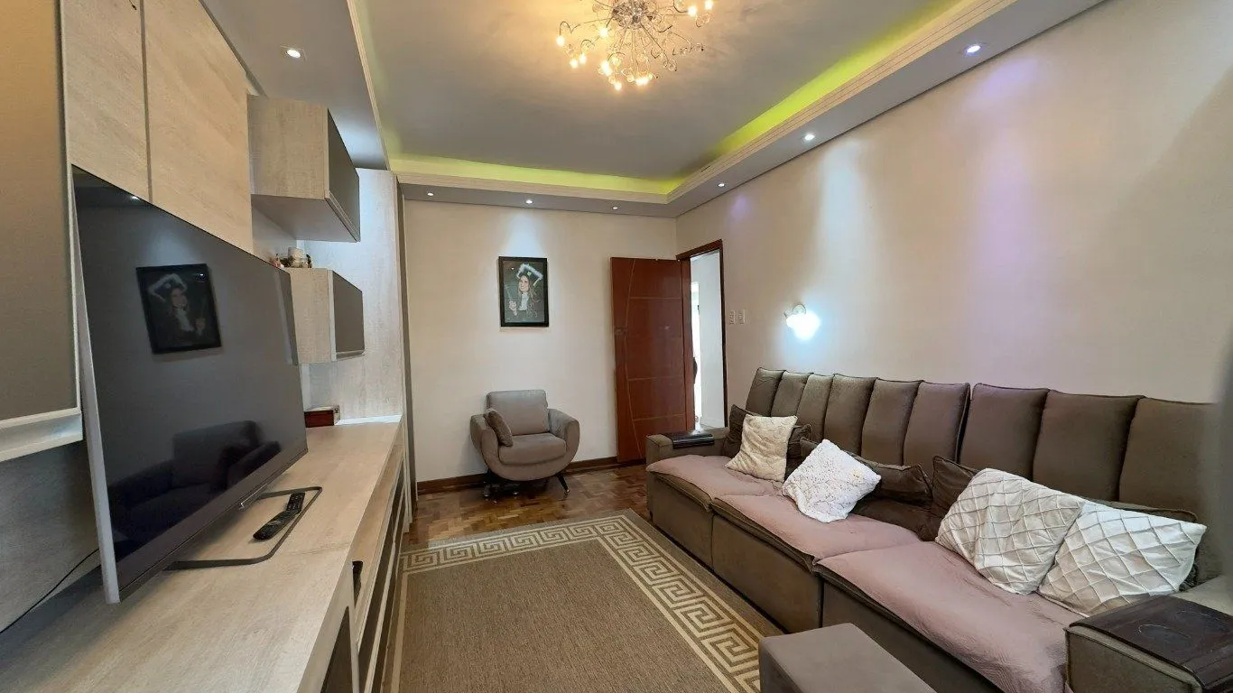 Imagem Casa de 3 dormitórios à venda no Bairro Azenha, Porto Alegre.