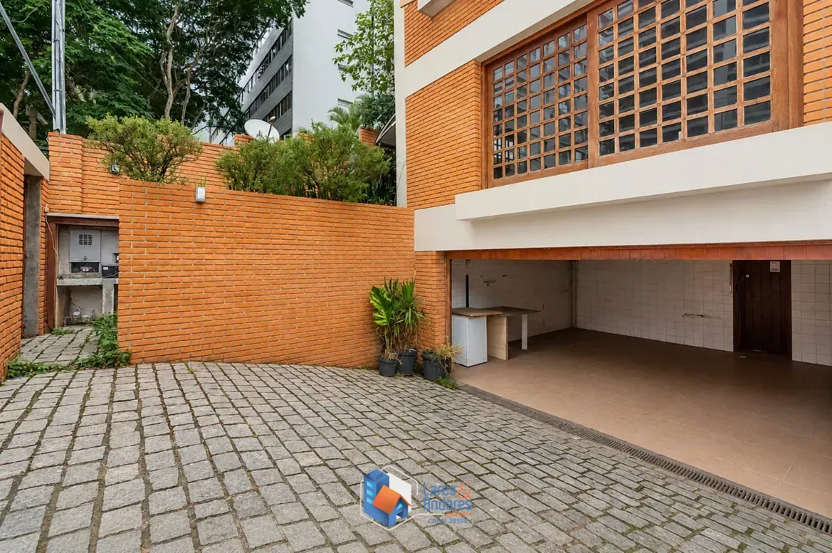 Imagem Sobrado para venda em Vila Madalena com 4 quartos, sendo 2 suítes, 191m²