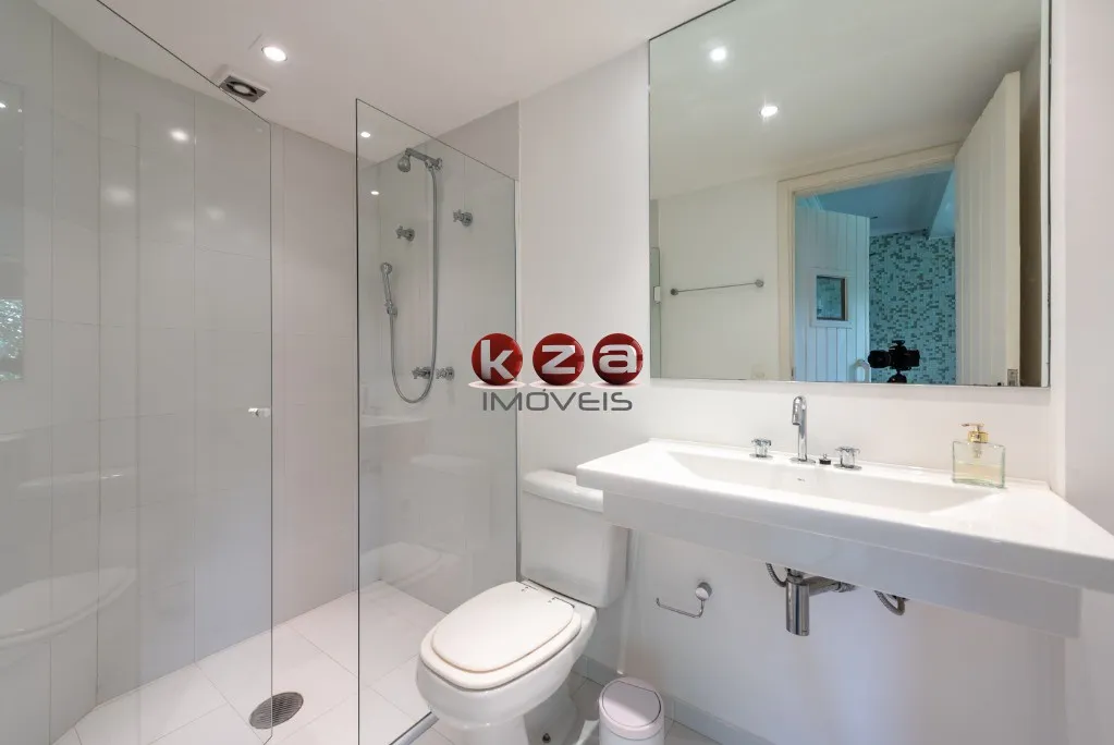 Imagem Luxuosa casa de 5 suítes em condomínio fechado - Campos do Jordão-SP - Condomínio Recanto do Sol - 900m² - 4 vagas