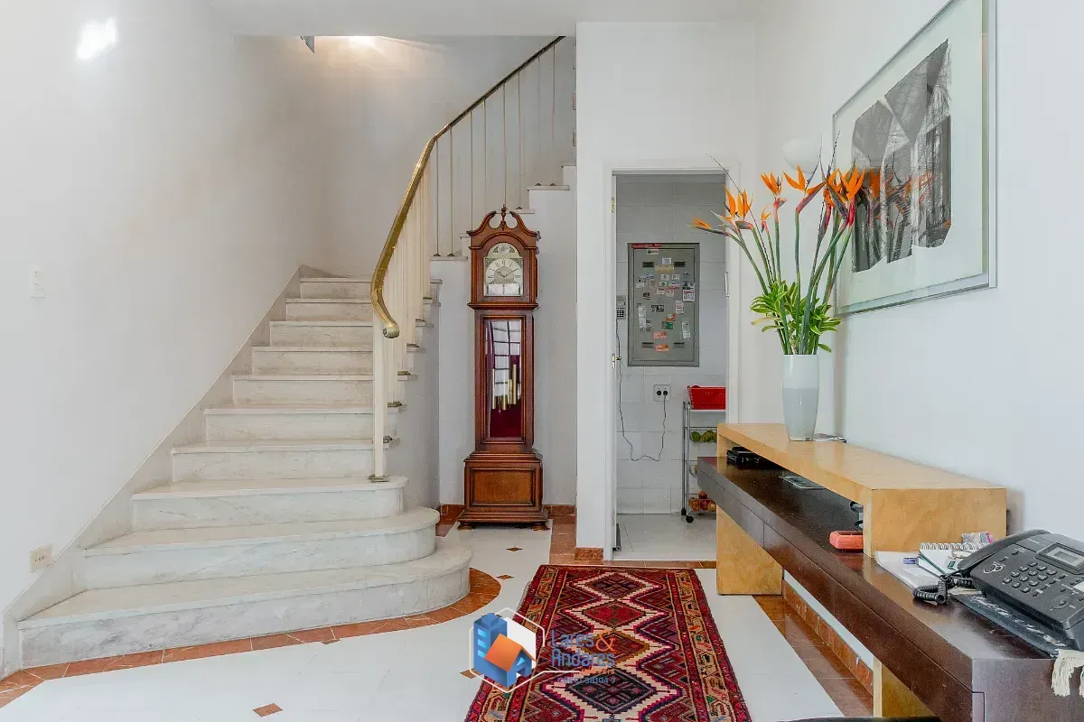 Imagem Casa para venda em Pacaembu com 5 quartos, sendo 3 suítes, 600m²