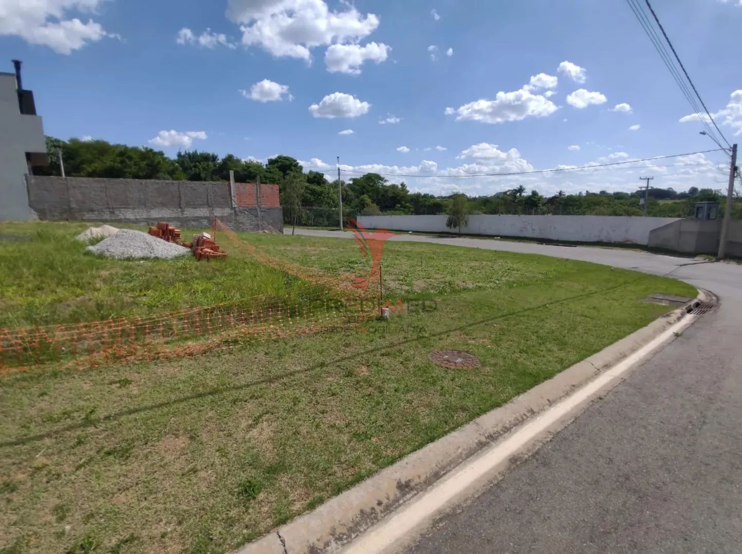 Imagem Lote plano, de esquina, a venda no Condominio Garden Ville em Itu