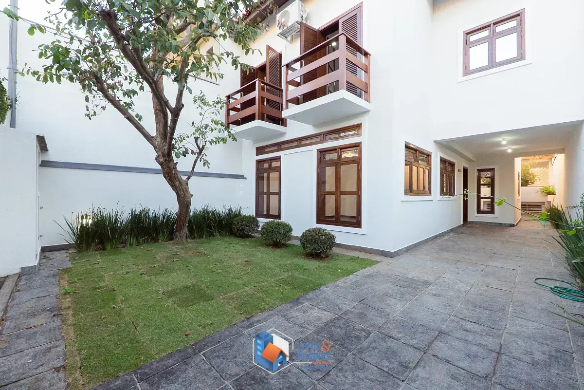 Foto do imóvel Casa de vila para venda em Indianópolis com 3 quartos, sendo 1 suíte, 239m² em Rua Guaraciara