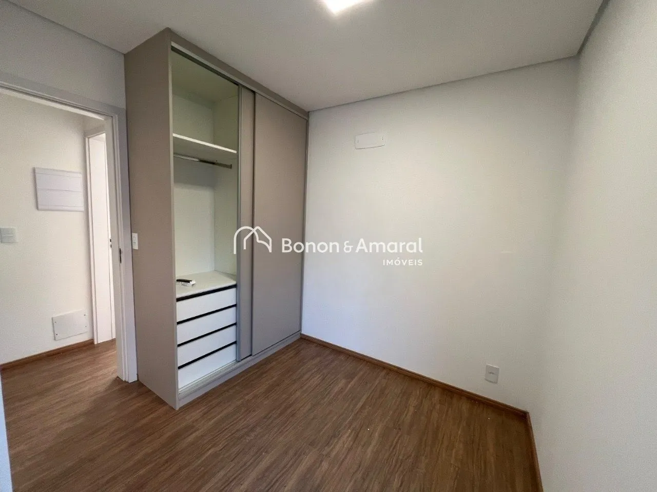Imagem Casa triplex em condomínio com 3 suítes, automação, aquecimento solar, 168 m² no Chácaras Primavera